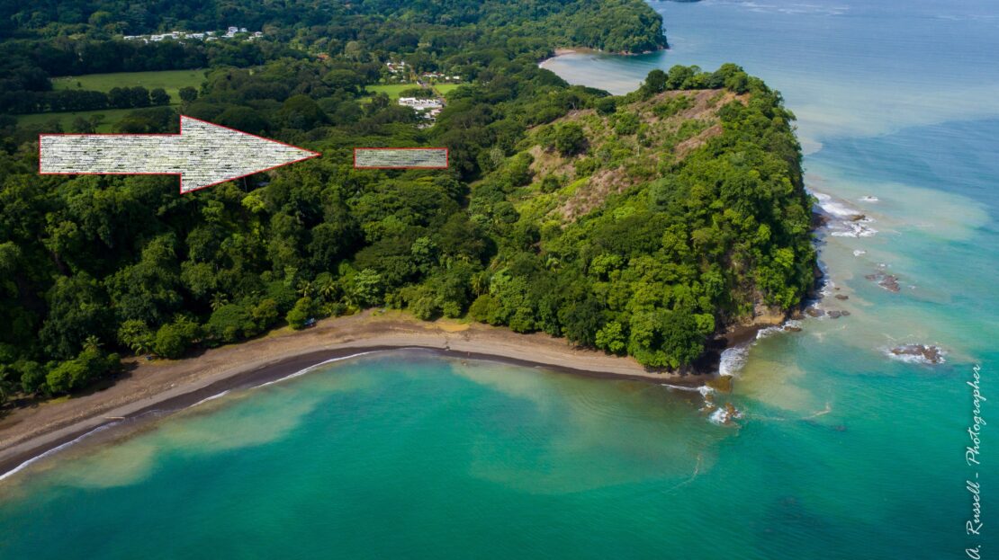 Agujas beach lot just steps from the shore, 752 m², titled, with utilities and mixed-use potential in a growing residential area.