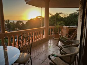 Jaco Beach building for sale with penthouse, 6 apartments, and large retail space. Ideal multi-unit investment property.