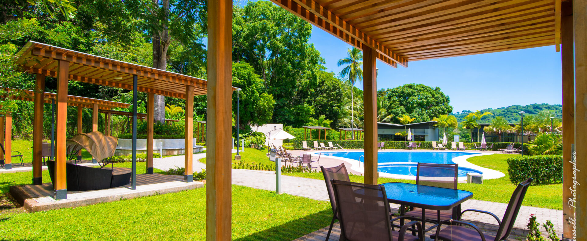 Herradura gated corner lot with 251 m² inside a secure community near Los Sueños, Jaco, and the beach. Ready for your custom home.