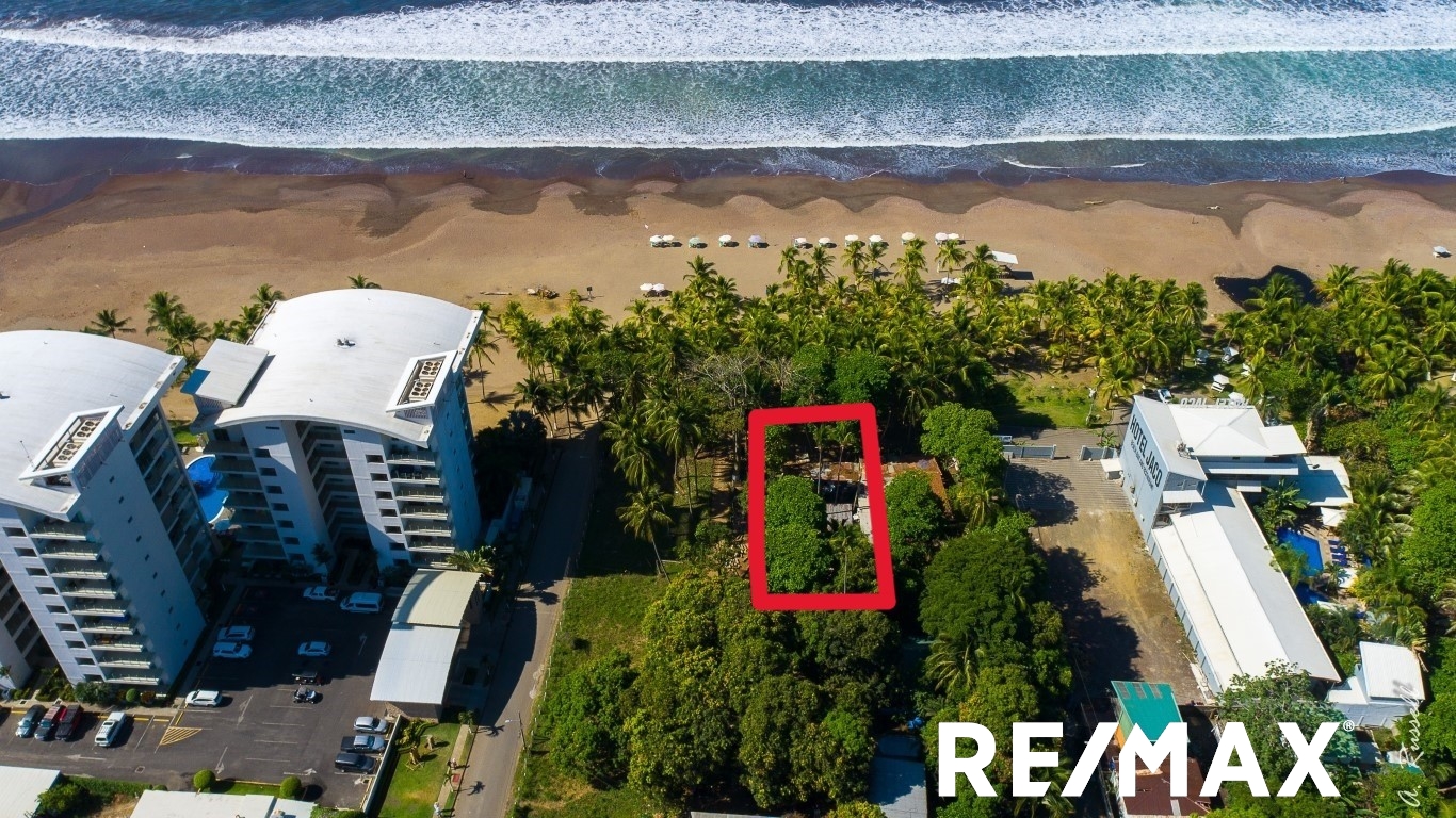 Oceanfront lot | Over 1/4 acre