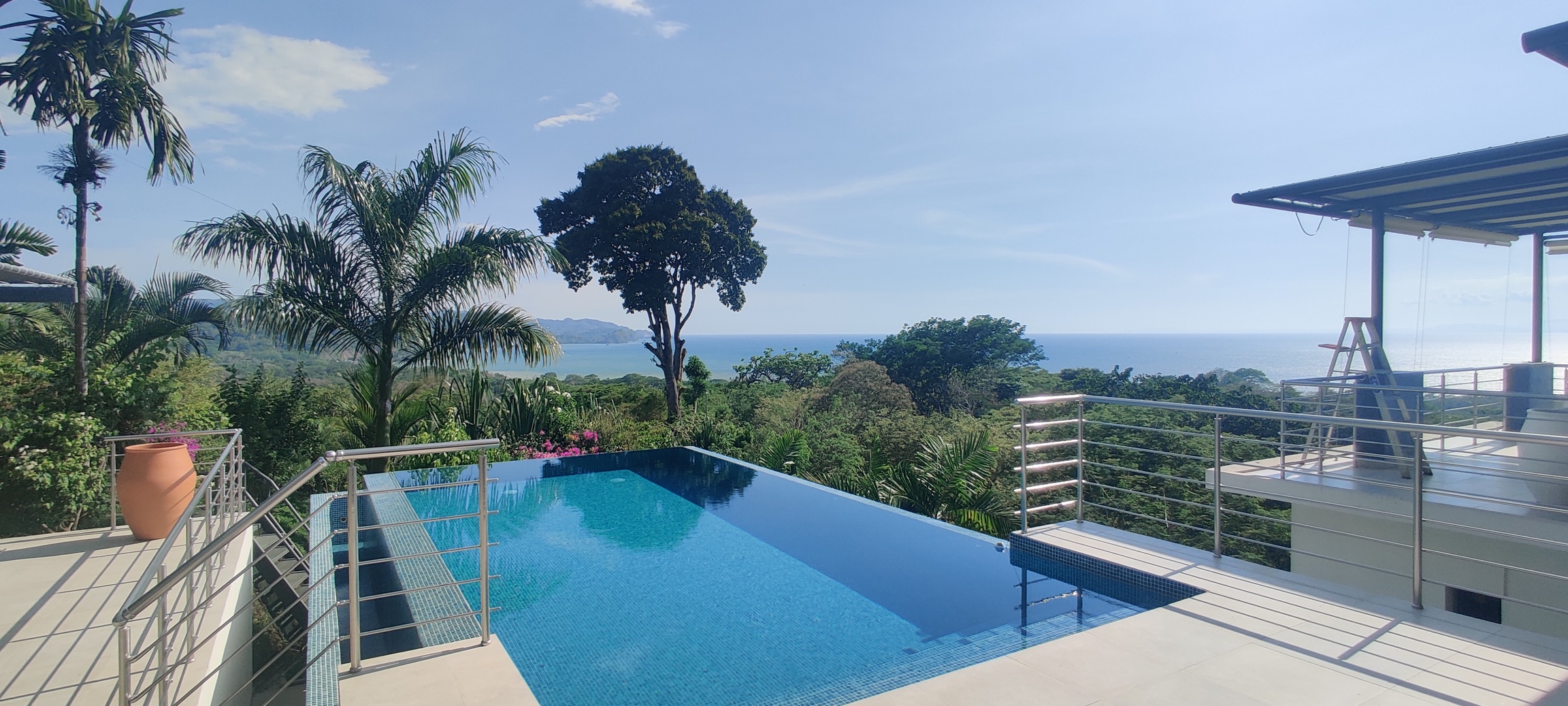 Oceanfront Oasis: Top-Quality 5-Bedroom House with Private Pool in Costa Rica