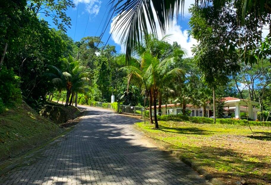 One acre flat lot near Tárcoles white sand beach in Costa Montana, with utilities, security, and tropical surroundings. Ready to build.