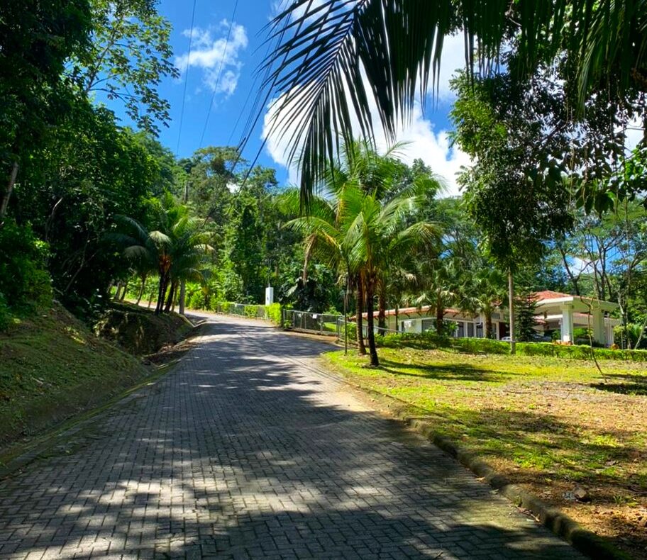One acre flat lot near Tárcoles white sand beach in Costa Montana, with utilities, security, and tropical surroundings. Ready to build.
