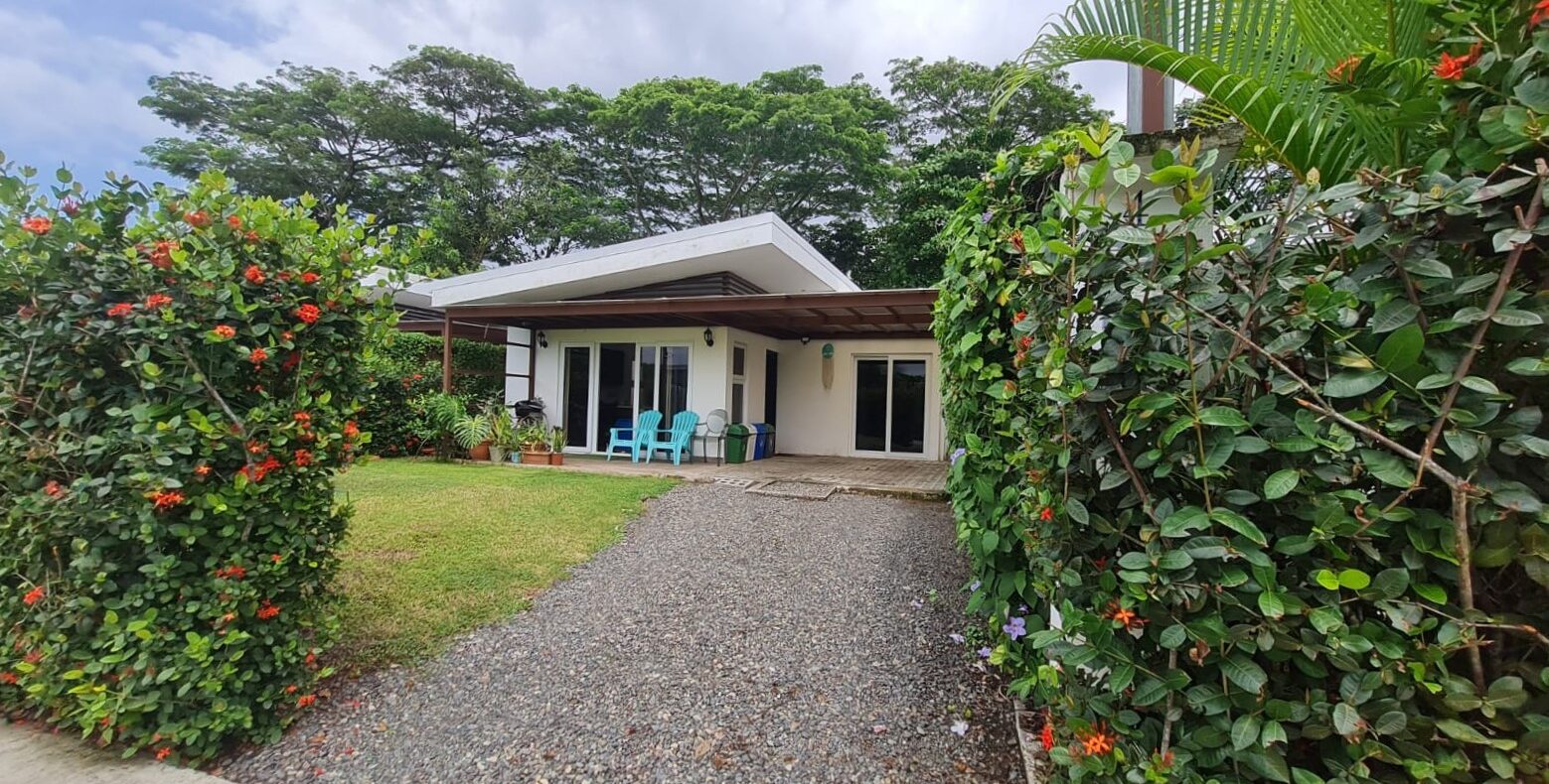 Jaco Beach furnished house in a quiet central condominium with pool, garden, and walk-to-beach location. Move-in ready and well maintained.