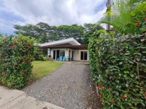 Jaco Beach furnished house in a quiet central condominium with pool, garden, and walk-to-beach location. Move-in ready and well maintained.