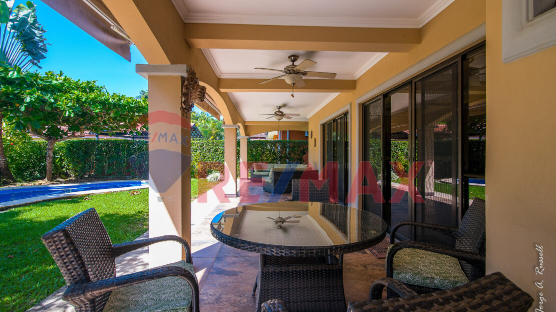 Bejuco Beach 4-bedroom house with private pool, terrace, and great layout in a condo just five blocks from the sand.