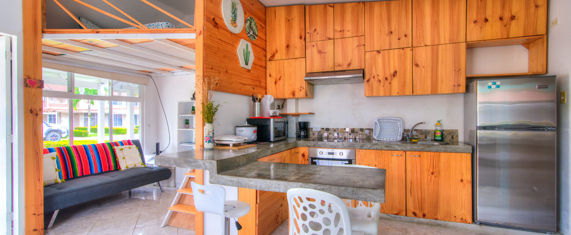 Jaco charming 1-bedroom condo near downtown and the beach, furnished, pet-friendly, low HOA, and ideally located for coastal living.