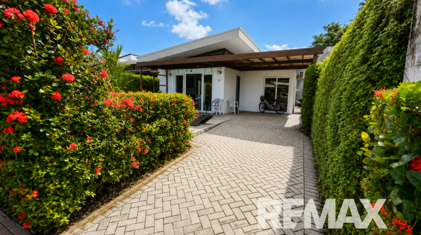 3 Bedroom House with Private Plunge Pool | Lapa Living