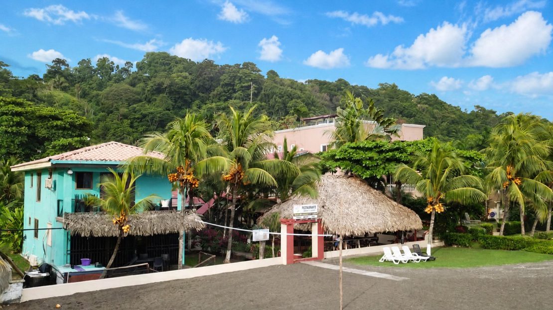 Beach Front Hotel in Surfing Paradise outside 1