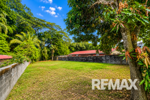 Central Jaco Prime Lot Steps to Beach