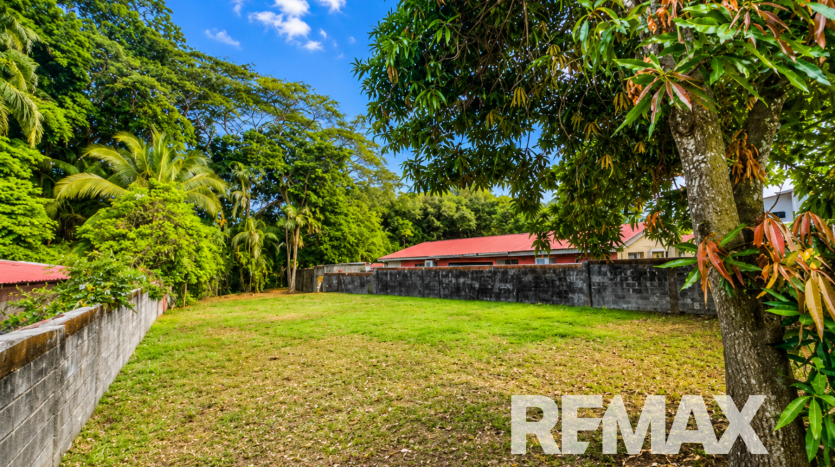 Central Jaco Prime Lot | Steps to Beach