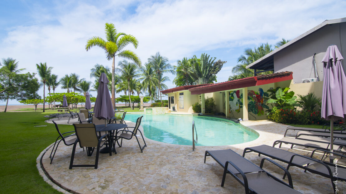 Jaco Beach condo 3-bedroom in Tres Regalos. Beachfront 3-bedroom furnished with balconies, pool access, security, and walk-to-town.