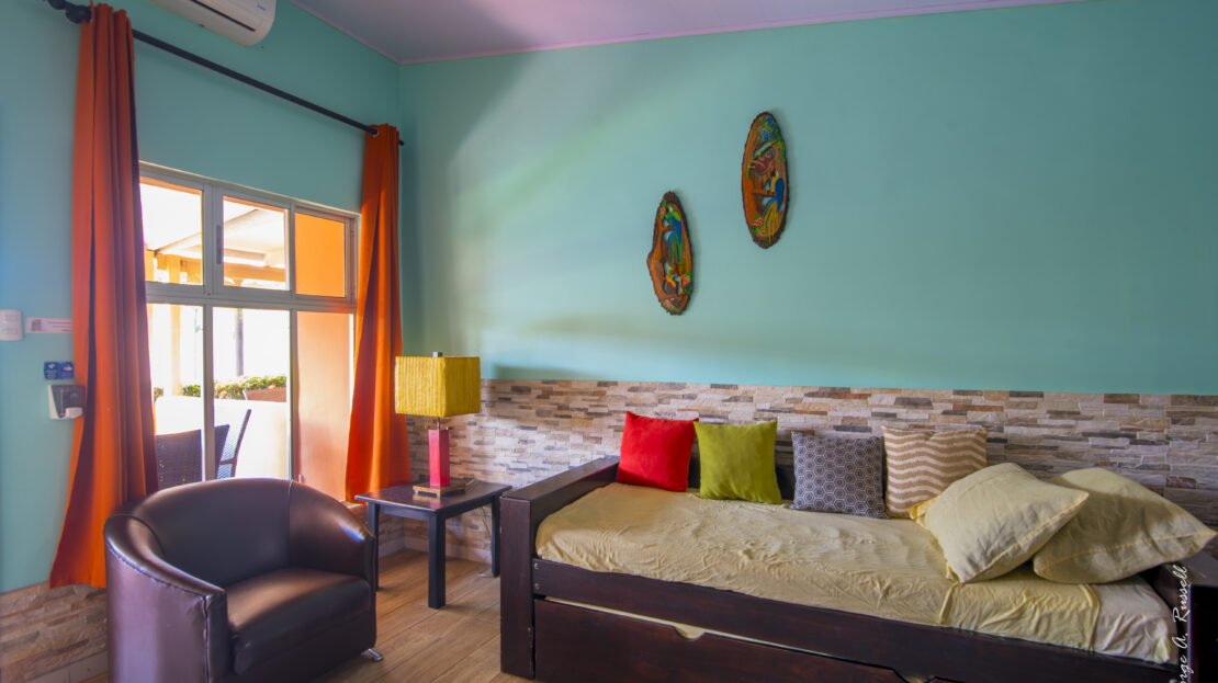 Renovated Jaco Beach condo for sale. Two-bedroom furnished unit near the beach and downtown with pool, security, and modern updates.