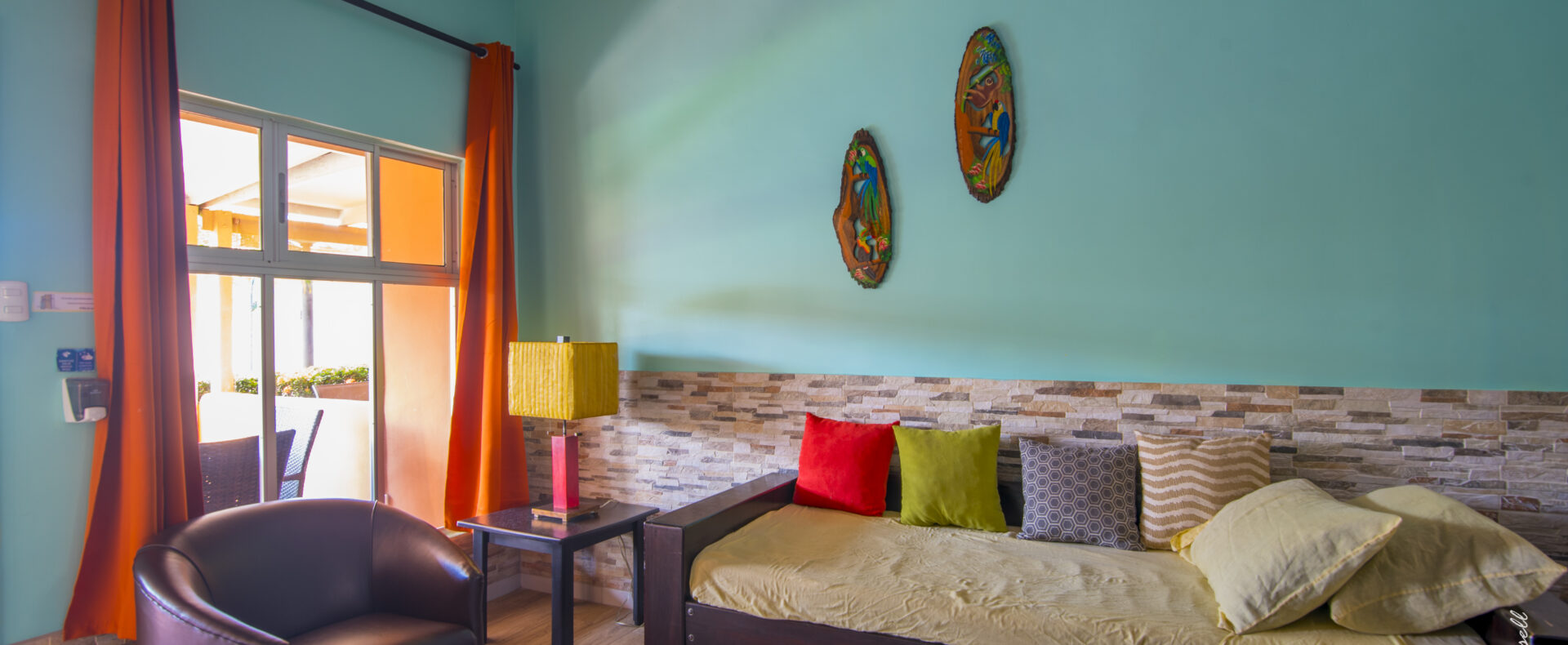Renovated Jaco Beach condo for sale. Two-bedroom furnished unit near the beach and downtown with pool, security, and modern updates.