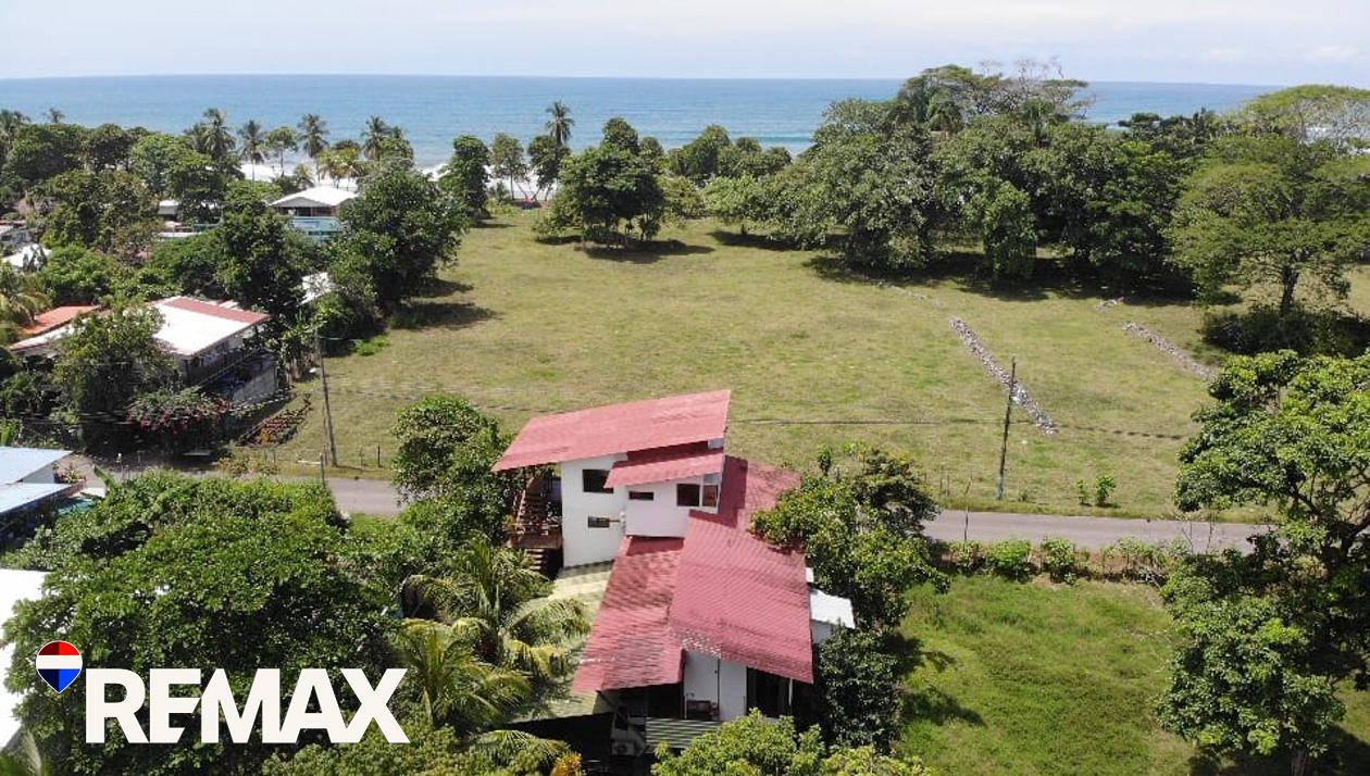 The SPOT | Esterillos Oeste | Titled walk to the beach