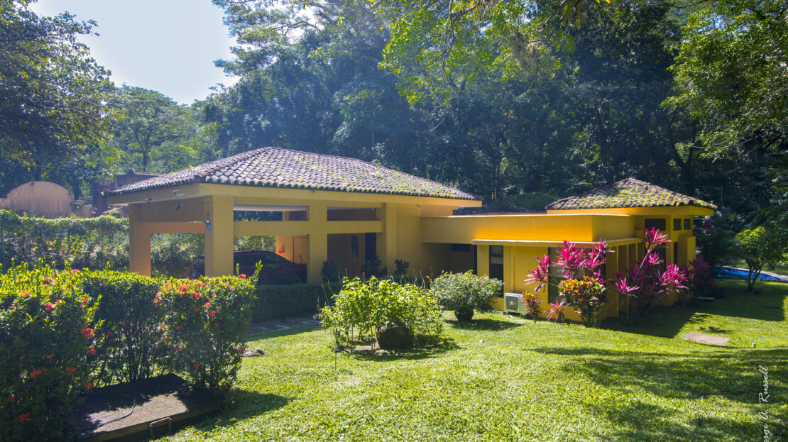 Tarcoles home for sale beside a peaceful creek. Four bedrooms, private pool, lush gardens, and nature views just minutes from the beach.