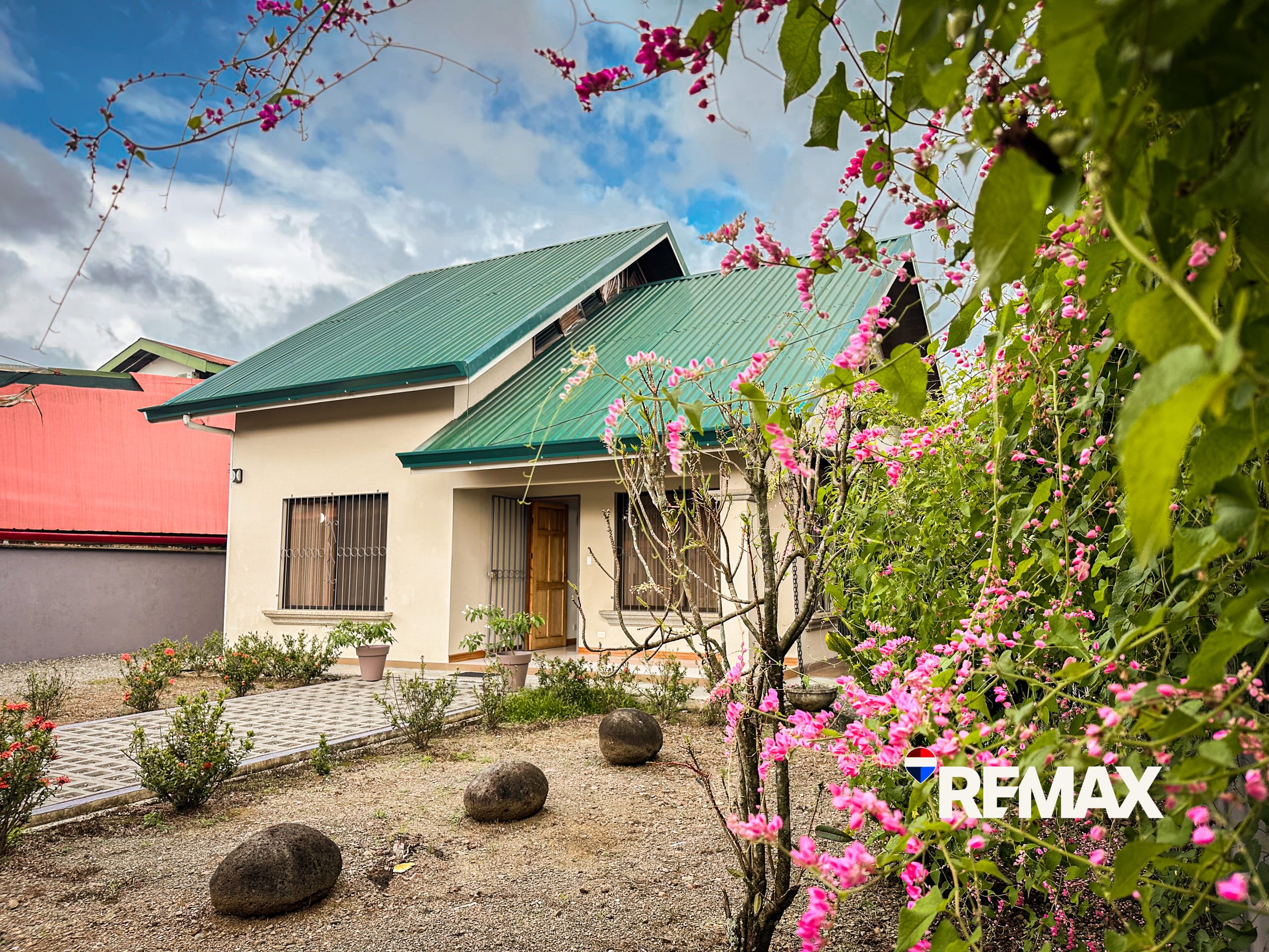 Renovated Home Jaco - 3 Bedrooms