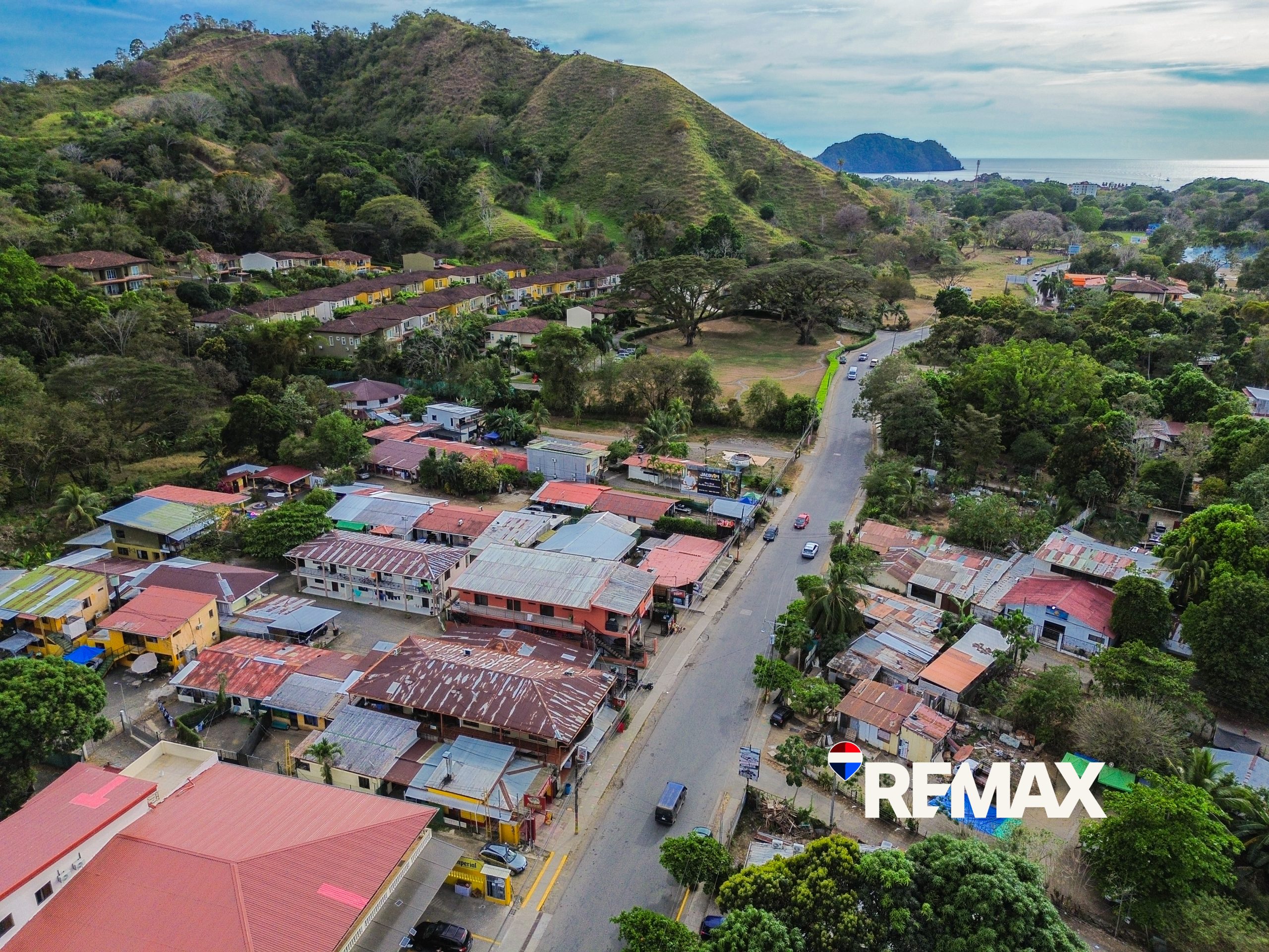 RE/MAX real estate, Costa Rica, Herradura, Commercial Building Herradura | Main Road