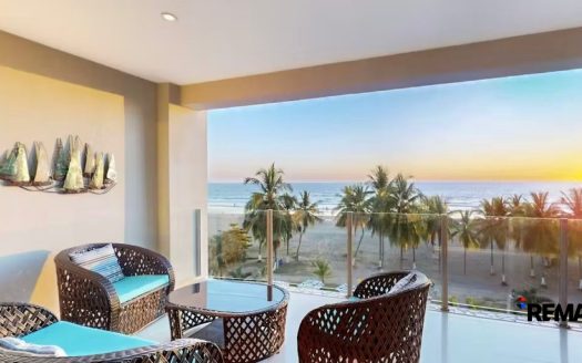 Beachfront Condo in Jacó Paradise