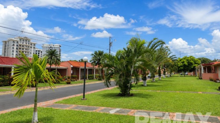 15 Paradise Jaco Condo Yard