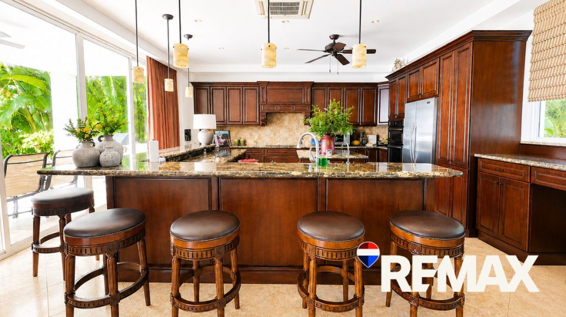 Turnkey Oceanfront Investment on Millionaires Row (3)