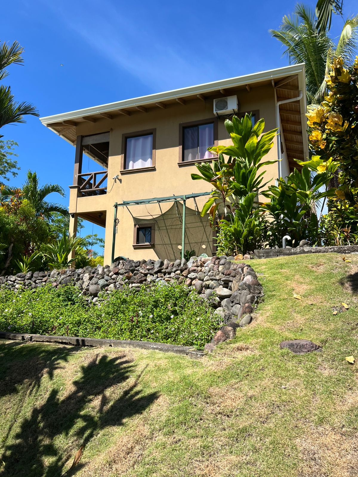 Remax real estate, Costa Rica, Hermosa Beach, Great opportunity 3 Bed  3 Bath Home in Playa Hermosa – Loma del Mar