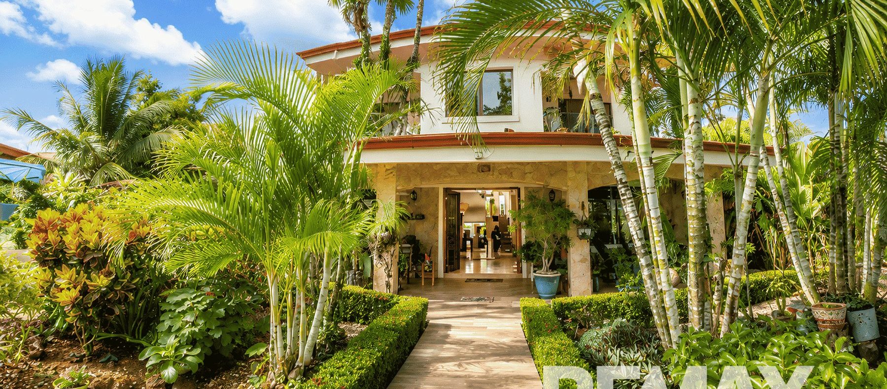Spacious Tropical Home With Pool (2)