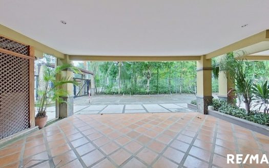 Walk to Beach Condo in Jaco