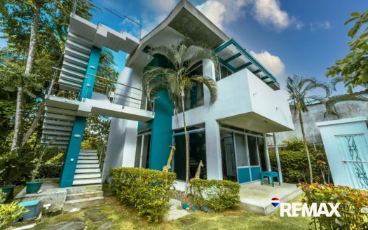 Private Ocean View Rooftop Living