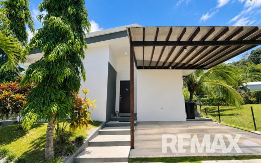 Tropical Family Home Near Jacó Beach